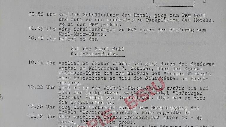 Teilweise wurde Eberhard Schellenberger von fünf Stasileuten bei seinen Besuchen in Suhl in minutengenauen Protokollen überwacht. Teilweise wurde Eberhard Schellenberger von fünf Stasileuten bei seinen Besuchen in Suhl in minutengenauen Protokollen überwacht.