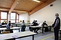 Der erste Schultag der Kfz-Schüler seit Wochen: Alle müssen Mundschutz tragen. Foto: Charlotte Wittnebel-Schmitz       -  Der erste Schultag der Kfz-Schüler seit Wochen: Alle müssen Mundschutz tragen. Foto: Charlotte Wittnebel-Schmitz