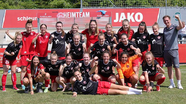 Die Frauen der Würzburger Kickers haben in der Saison 2022/23 die Meisterschaft in der Fußball-Bayernliga gewonnen und das Endspiel im Verbandspokal-Wettbewerb erreicht. Das Finale findet an diesem Samstag in Würzburg gegen Wacker München statt.