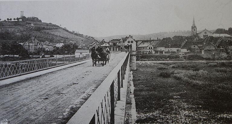 So sah sie einst aus, die Mainbrücke bei Eltmann. Die Wehrmacht sprengte sie 1945, bevor die Amerikaner in die Stadt einrücken konnten. So sah sie einst aus, die Mainbrücke bei Eltmann. Die Wehrmacht sprengte sie 1945, bevor die Amerikaner in die Stadt einrücken konnten.