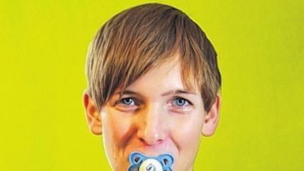 Witzig: Veronika Bödigheimer (geborene Aut) aus Kürnach hat die Schnuller ihrer Wette von 2003 aufbewahrt. Witzig: Veronika Bödigheimer (geborene Aut) aus Kürnach hat die Schnuller ihrer Wette von 2003 aufbewahrt.