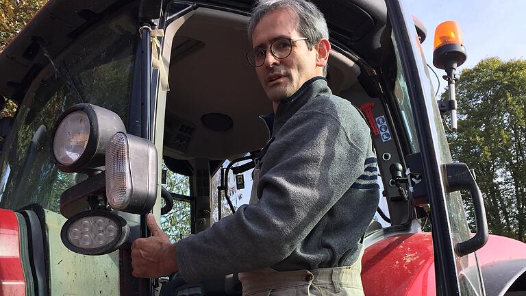'Die aktuellen Vorgaben zur Düngung lassen uns Bauern dastehen als Buhmänner, die alles falsch machen', kritisiert Georg Scheuring. Der 52-jährige Ökolandwirt vertritt als Geschäftsführer des Bauernverbands Bad Kissingen die Interessen vieler seiner Kollegen. 'Die aktuellen Vorgaben zur Düngung lassen uns Bauern dastehen als Buhmänner, die alles falsch machen', kritisiert Georg Scheuring. Der 52-jährige Ökolandwirt vertritt als Geschäftsführer des Bauernverbands Bad Kissingen die Interessen vieler seiner Kollegen. 