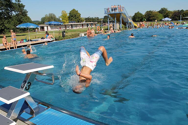 Das Freibad in Hofheim nimmt seinen Betrieb zum Beginn der Pfingstferien auf. Das Freibad in Hofheim nimmt seinen Betrieb zum Beginn der Pfingstferien auf.