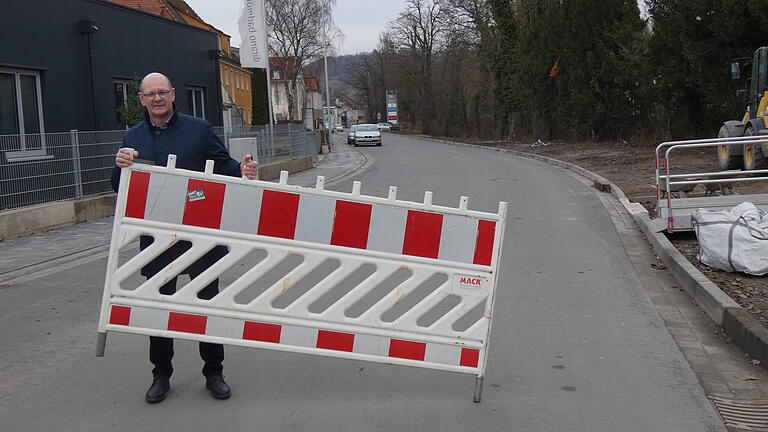 Bürgermeister Thomas Stadelmann gab hat die Sander Straße offiziell für den Verkehr freigegeben. Bürgermeister Thomas Stadelmann gab hat die Sander Straße offiziell für den Verkehr freigegeben.