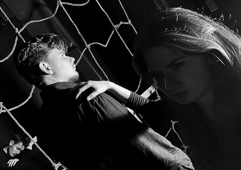 Theater Ensemble Aufführung 'Die schwarze Spinne' mit den Darstellern Jannik Pitt, Alisa Schmitt und Johannes Kern. Theater Ensemble Aufführung 'Die schwarze Spinne' mit den Darstellern Jannik Pitt, Alisa Schmitt und Johannes Kern.