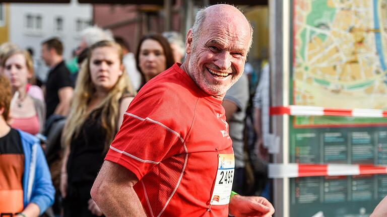 Auch Würzburgs Landrat Eberhard Nuß, hier beim Firmenlauf vor drei Jahren, will am Mittwochabend auf die Strecke gehen.