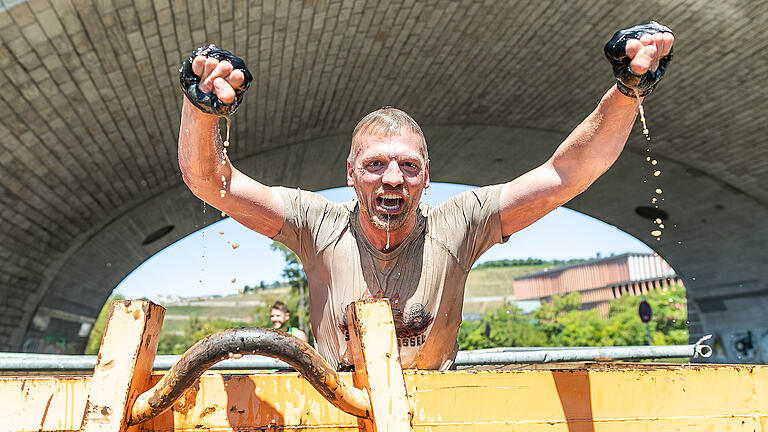 Über 1100 Kleine und Große Teilnehmer bei 'Rock the Race' dem Hindernislauf am Sonntag 07.08.22 in Würzburg.