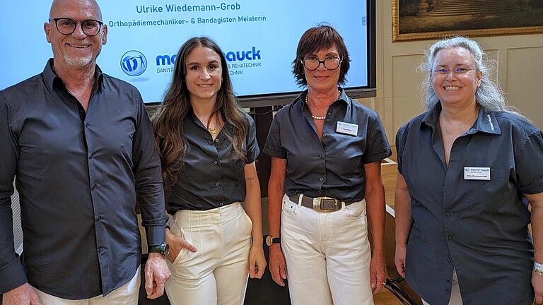 Bad Kissinger Gesundheitswochen - Die Veranstalter des 7. Venen- und Lymphtages (von links): Inhaber Uwe Hauck (Mannl & Hauck GmbH), dessen Tochter Eva-Maria Hauck, Veranstaltungsleiterin Petra Weber und die Bad Kissinger Filialleiterin Ulrike Wiedemann-Grob. Bad Kissinger Gesundheitswochen - Die Veranstalter des 7. Venen- und Lymphtages (von links): Inhaber Uwe Hauck (Mannl & Hauck GmbH), dessen Tochter Eva-Maria Hauck, Veranstaltungsleiterin Petra Weber und die Bad Kissinger Filialleiterin Ulrike Wiedemann-Grob.