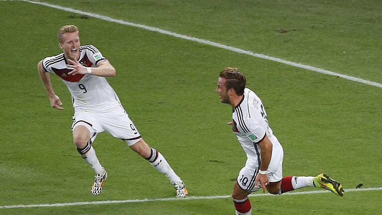 André Schürrle (l) und Mario Götze       -  WM-Vorbereiter und bald am Start bei der Challenge Roth: André Schürrle (l).