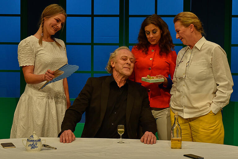 Madeline Hartig, Cornelie Heilmann, Stefan Holm und Evelyn Nagel in der Kriminalkomödie 'Fisch zu viert'. Madeline Hartig, Cornelie Heilmann, Stefan Holm und Evelyn Nagel in der Kriminalkomödie 'Fisch zu viert'.