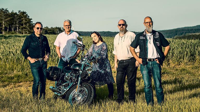 Am Samstag geht's los mit 'Rebecca King & Band'. Am Samstag geht's los mit 'Rebecca King & Band'.