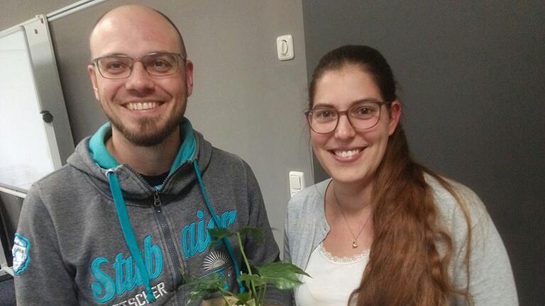 Christoph Mill (Bereichsleiter Wohnen) und Lorraine Lummel.
