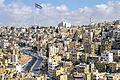 Würfelhäuser: In Amman, Hauptstadt Jordaniens, leben zwei Millionen Menschen. Von fast überall aus kann man den 124 Meter hohen Flaggenmast  sehen.