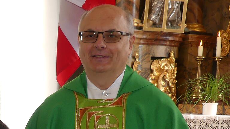 Pfarrer Hubert Grütz ist der Moderator der Kategorisierung im Pastoralen Raum 'Am Kreuzberg'. Pfarrer Hubert Grütz ist der Moderator der Kategorisierung im Pastoralen Raum 'Am Kreuzberg'.