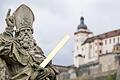 Der Heilige Kilian auf der Alten Mainbrücke in Würzburg: historische Figur oder Legende?&nbsp; Jedenfalls fängt mit ihm alles an.