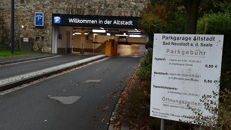 Für die Altstadt-Parkgarage soll mehr Werbung betrieben und die Ausschilderung verbessert werden, so der Wunsch des Stadtmarketing-Vereins. Sie soll mehr in den Werbemodus der Stadt rücken. Für die Altstadt-Parkgarage soll mehr Werbung betrieben und die Ausschilderung verbessert werden, so der Wunsch des Stadtmarketing-Vereins. Sie soll mehr in den Werbemodus der Stadt rücken.