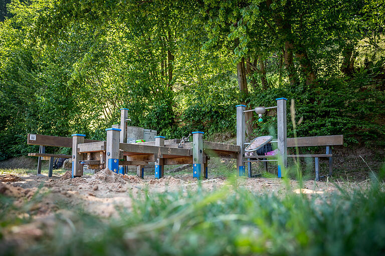 An Station 8, dem Wasserspielplatz am Köhlerweg: Auch hier gibt es eine Hörstation.