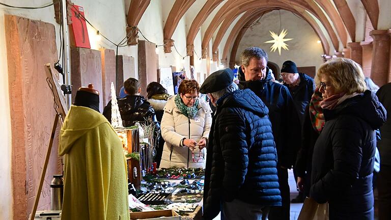 Vielerlei Kunsthandwerk wurde im Kreuzgang des Klosters zum Verkauf angeboten. Vielerlei Kunsthandwerk wurde im Kreuzgang des Klosters zum Verkauf angeboten.