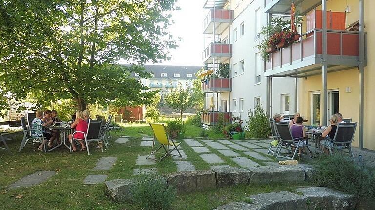 Dieses Haus für gemeinschaftliches Wohnen in Aschaffenburg haben die Interessenten aus Karlstadt zuletzt besucht, um sich über die dortigen Strukturen zu informieren. Dieses Haus für gemeinschaftliches Wohnen in Aschaffenburg haben die Interessenten aus Karlstadt zuletzt besucht, um sich über die dortigen Strukturen zu informieren.