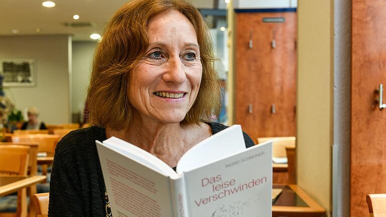 'Das leise Verschwinden': Ingrid Schreiner aus Kürnach (Lkr. Würzburg) hat über ihr Leben mit ihren demenzkranken Eltern ein Buch geschrieben. 'Das leise Verschwinden': Ingrid Schreiner aus Kürnach (Lkr. Würzburg) hat über ihr Leben mit ihren demenzkranken Eltern ein Buch geschrieben.