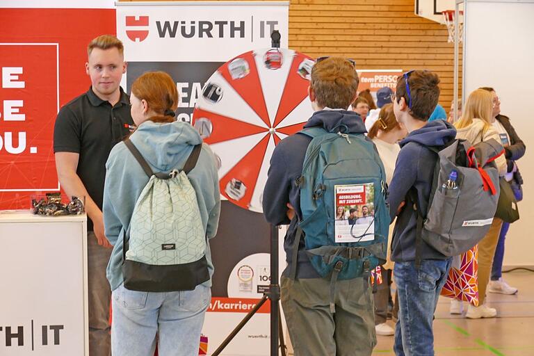 Zahlreiche Informationen zu den verschiedenen Berufen gibt es bei der Bildungsmesse. Zahlreiche Informationen zu den verschiedenen Berufen gibt es bei der Bildungsmesse.