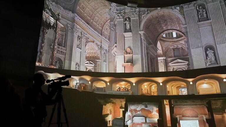 Ausstellung &bdquo;St. Peter's Basilica: AI-Enhanced Experience&rdquo;       -  Der Petersdom ist in all seinen architektonischen Teilen virtuell besuchbar.