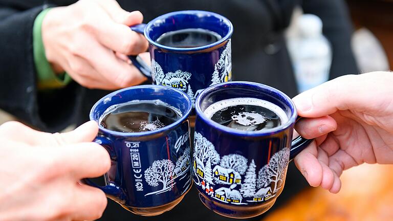 Glühwein und Bratwurst, nicht nur ein Wochenende lang, sondern in der ganzen Adventszeit. Erstmals gibt es in Haßfurt in diesem Jahr ein Weihnachtsdorf.