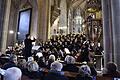 Nicht nur mit Routine sondern auch mit Einfühlungsvermögen leitete Matthias Göttemann Chor und Orchester.