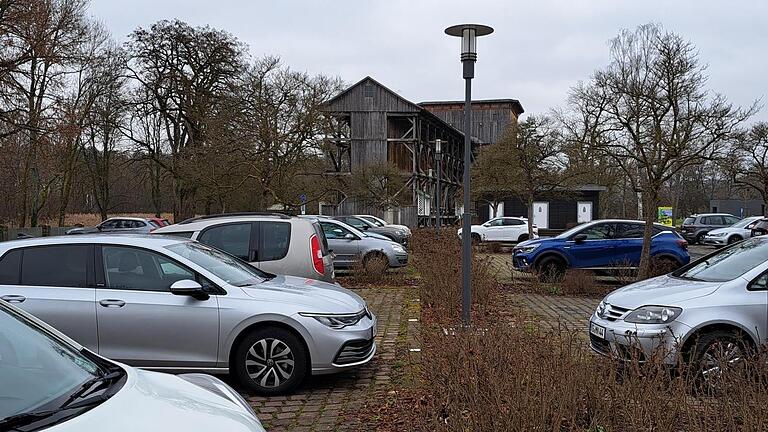 Der beliebte Ausflugsparkplatz am Gradierbau in der Unteren Saline soll künftig kostenpflichtig werden. - Der beliebte Ausflugsparkplatz am Gradierbau in der Unteren Saline soll künftig kostenpflichtig werden. Der beliebte Ausflugsparkplatz am Gradierbau in der Unteren Saline soll künftig kostenpflichtig werden. - Der beliebte Ausflugsparkplatz am Gradierbau in der Unteren Saline soll künftig kostenpflichtig werden.