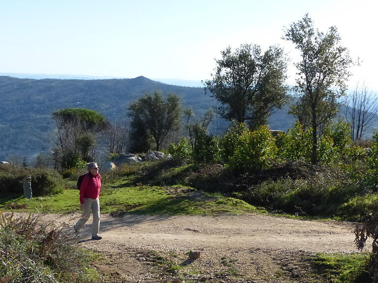 An der Algarve kann man im Winter bei Sonnenschein wandern. An der Algarve kann man im Winter bei Sonnenschein wandern.