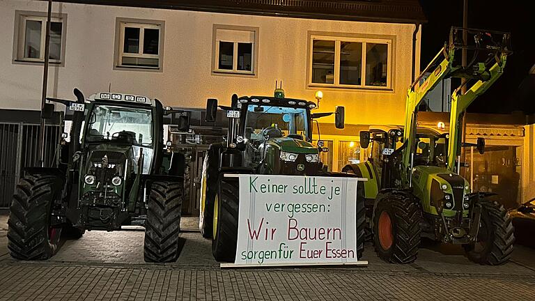 Schon in den vergangenen Wochen gab es vereinzelt Proteste von Landwirten im Landkreis Kitzingen – wie Mitte Dezember am Rande einer Stadtratssitzung in Dettelbach.&nbsp;