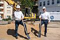 Die Geschäftsführer der Würzburger Beethovengruppe Alexander Weigand (links) und Oliver Drenkard auf der Baustelle des Projektes Friedrichstraße in Würzburg.