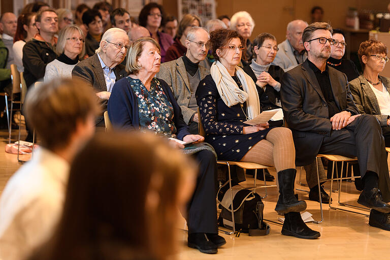 Zusammen mit Zeitzeugen und Lehrern hatten die Schüler des Matthias-Grünewald-Gymnasiums Audioguides zur NS-Zeit in Würzburg entwickelt und die Greuel der Zeit in Musikstücken aufgearbeitet.