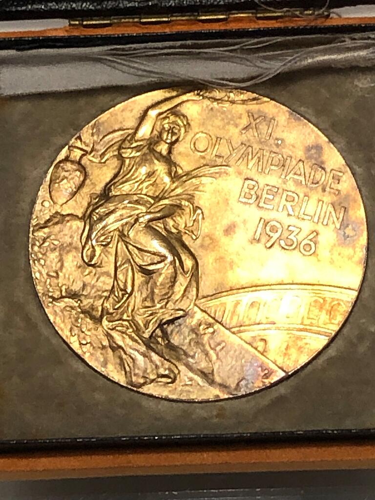 Die Olympia-Goldmedaille des Würzburger Ruderers Martin Karl aus dem Jahr 1936.