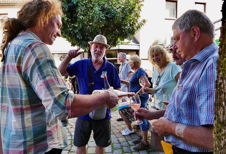 Begrüssungsaperitif mit Robert Lampert am Marktplatz. Begrüssungsaperitif mit Robert Lampert am Marktplatz.