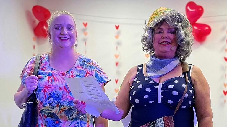 Eine wahre Lachnummer boten Jutta Link (rechts) und Madeleine Roßhirt mit ihrer Sketch-Einlage über eine Kaffeefahrt, die ganz anders verlief als geplant.