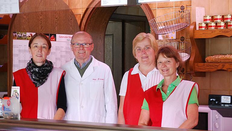 Der Laden von Karl Stumpf in Erlabrunn schließt. Von links das Metzgereiteam: Ursula Beutel, Karl Stumof, Marion Dittmaier und Heidrun Beck. Der Laden von Karl Stumpf in Erlabrunn schließt. Von links das Metzgereiteam: Ursula Beutel, Karl Stumof, Marion Dittmaier und Heidrun Beck.