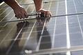 Photovoltaik       -  Kompakte Solar-Anlage: Mieter können auf dem Balkon oder der Terrasse eine kleine Solaranlage anbringen.