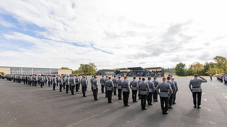 Auf dem Gelände der Bundeswehr in der Balthasar-Neumann-Kaserne in Veitshöchheim: Zwei Soldaten zogen jetzt wegen 'Trennungsgeld' für den täglichen Arbeitsweg vor das Würzburger Verwaltungsgericht (Symbolbild).&nbsp;