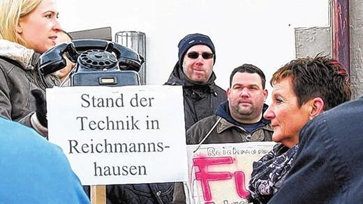 Kein Netz: Reichmannshausen, Löffelsterz, Marktsteinach, Rednershof und Hausen haben keinen Handyempfang &ndash; ein Standortnachteil. Das Bild entstand bei einer Demo in Reichmannshausen.