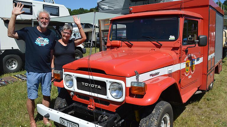Mit diesem feuerroten Mobil reisten Richard und Sylvia Wyler in Bad Kissingen an, einem ausrangierten Feuerwehrfahrzeug, das sie zum Reisemobil umfunktionierten. Mit diesem feuerroten Mobil reisten Richard und Sylvia Wyler in Bad Kissingen an, einem ausrangierten Feuerwehrfahrzeug, das sie zum Reisemobil umfunktionierten.