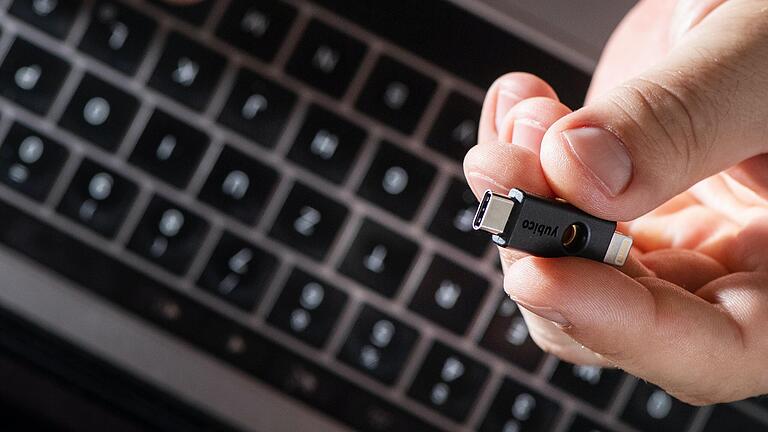 Symbolfoto: Wohin geht der Datenträger mit dem Text? Zu einem journalistischen Medium oder ist er für Custom Content bestimmt? Wenn damit redaktionelle Dienstleistungen verkauft werden, gilt es strenge Grenzen zu beachten.