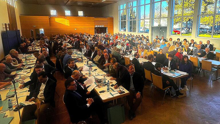 Sehr rege besucht war die Nominierungskonferenz des CDU-Kreisverbandes Main-Tauber in der Turn- und Festhalle Gerlachsheim. Sehr rege besucht war die Nominierungskonferenz des CDU-Kreisverbandes Main-Tauber in der Turn- und Festhalle Gerlachsheim.