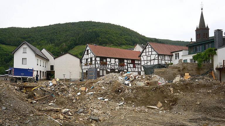 Die Verwüstungen in Rech sind gewaltig. Inzwischen wurden bereits zahlreiche Häuser, die die Flut schwer beschädigt hat, abgerissen.