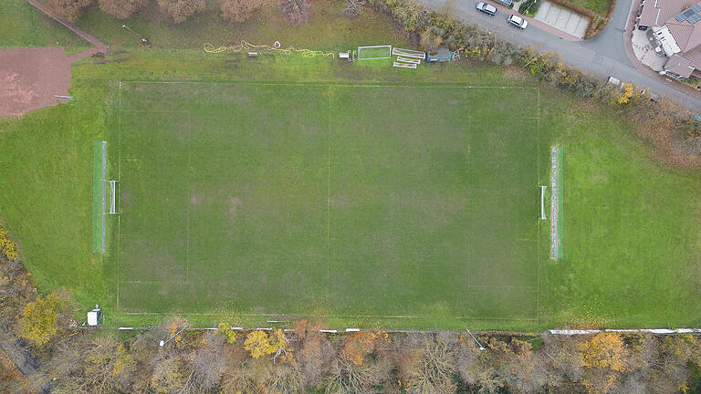 Der Fußballplatz, auf dem die Mannschaft der JFA Frankenwarte aus Würzburg trainiert.