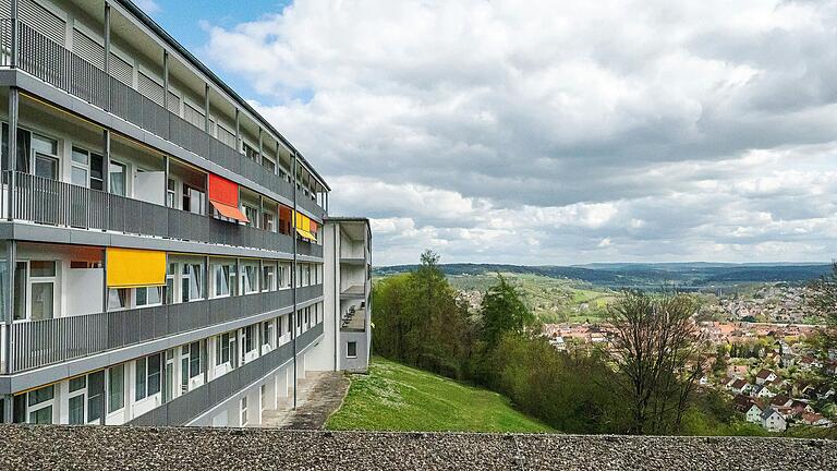 Das Thoraxzentrum am Michelsberg mit Blick auf Münnerstadt.