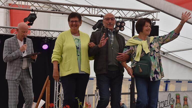 Kleider machen Leute: Die Modenschau gehörte zu den Höhepunkten des Röttinger Gauvolksfests.