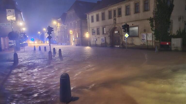 Land unter in der Ortsmitte Mainstockheims vor knapp zwei Wochen.