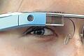Auf den Augen: Google Glass auf einem Brillenrahme. Die Datenbrille des Konzern ist ein futuristischen Gerät.DPA