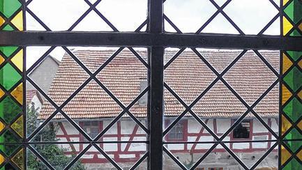 Fränkisches Fachwerk: Überall in den Haßbergen (im Bild Köslau) zeugt fränkisches Fachwerk von vergangener Architektur. Fränkisches Fachwerk: Überall in den Haßbergen (im Bild Köslau) zeugt fränkisches Fachwerk von vergangener Architektur.